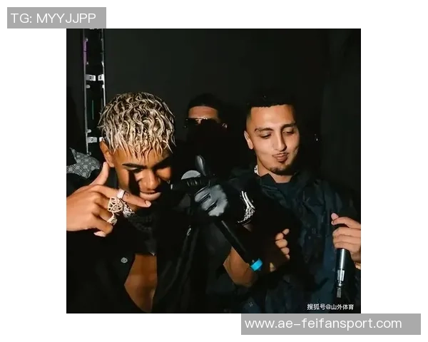 前女友与亚马尔分手后被拍到与知名博主共度派对时光