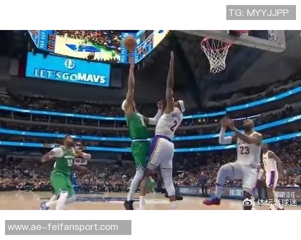 奎因关键反击撞倒东契奇湖人成功挑战改判为进攻犯规