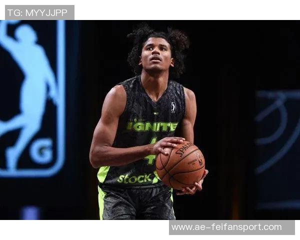 杰伦格林重摔让人揪心站起身后全场松了一口气